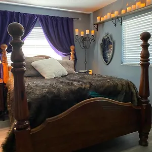 Phantom History House Castle Bed & Breakfast