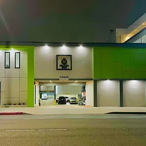 ** Motel Deluxe Hawthorne/ Lax United States